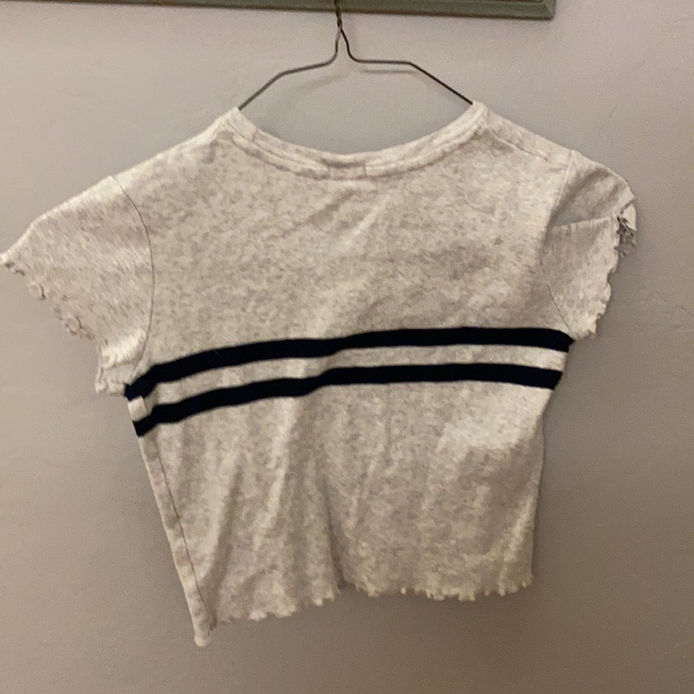 Brandy Melville crop top shirt - Picture 2 of 2